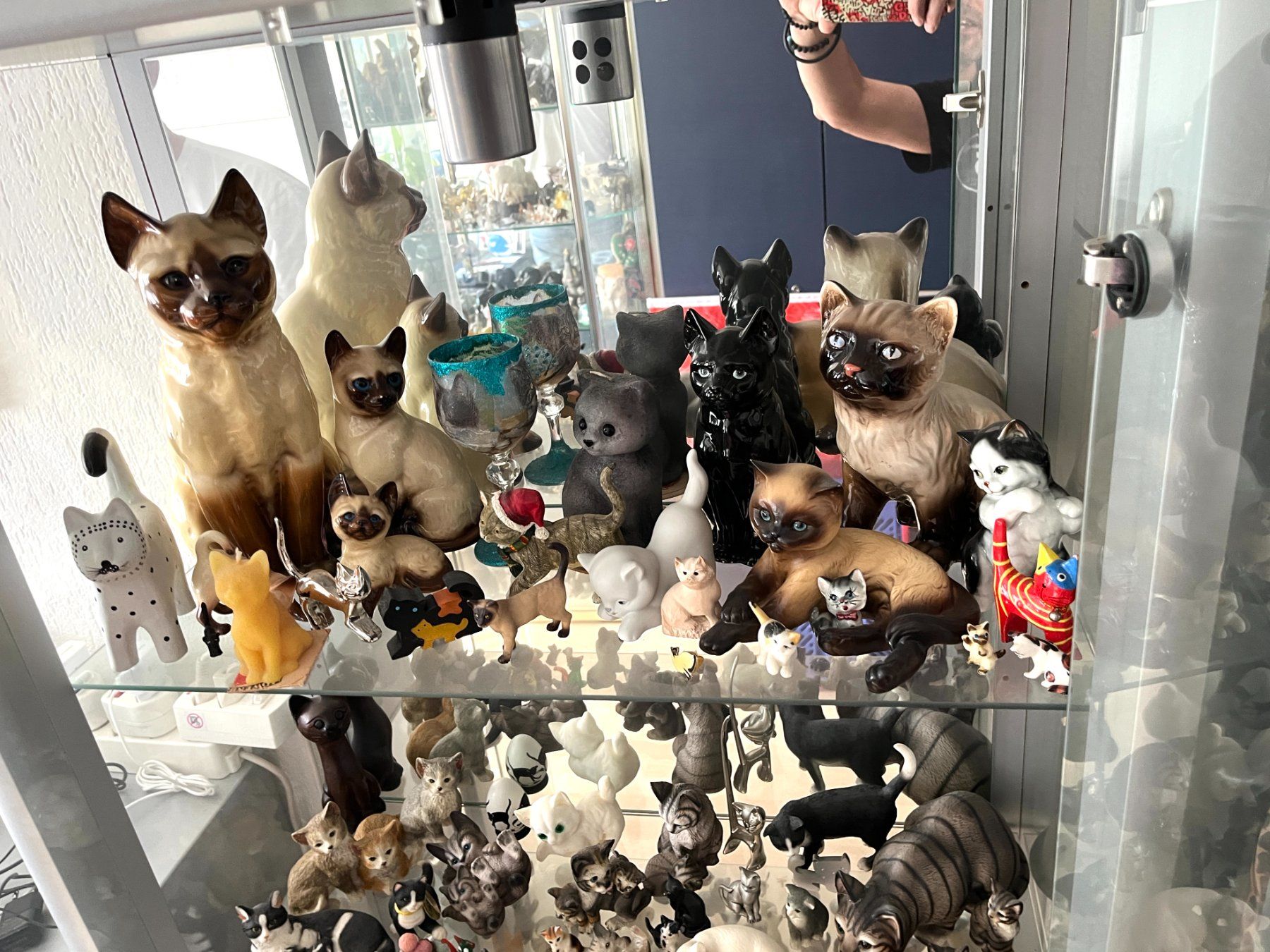 Statuette: Sammlung Katzenfiguren (optional mit Vitrine) – Usato da Zürich venduto da Allrounders 2