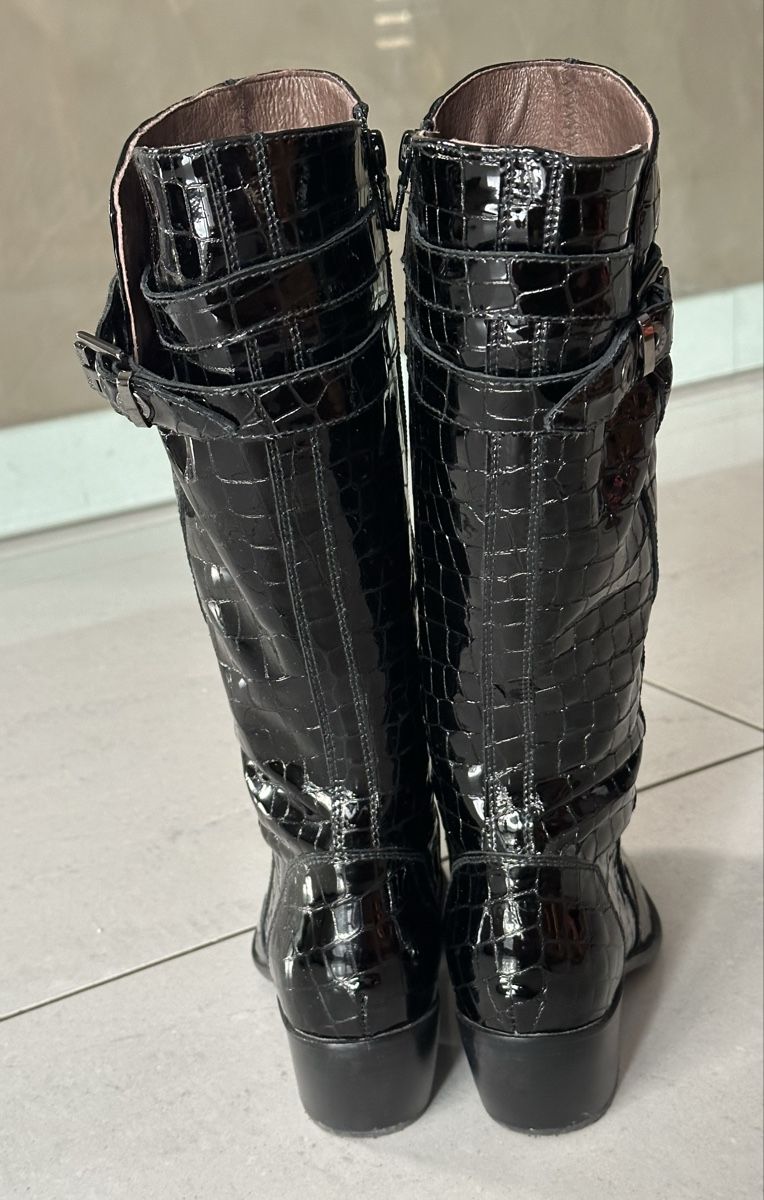 Scarpe da donna: Stivali in vernice nera – Usato da Castel San Pietro venduto da Moregi 2