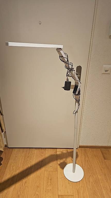 Lampade: LED Stehleuchte Neuwertig – Nuovo e nell'imballaggio originale da Niederhasli venduto da Mina40