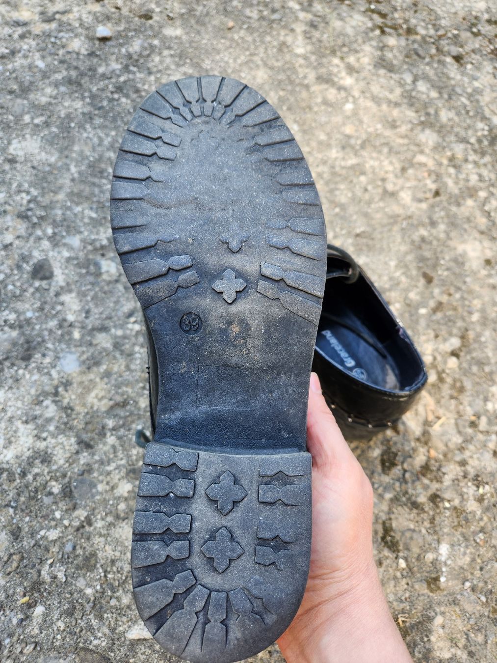 Graceland Scarpe da donna: Lackschuhe mit feinen Nietendetails – Usato da Fribourg venduto da voidness 2