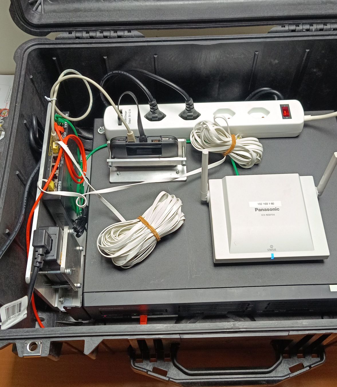 Server: Tragbares Server-System im robusten Koffer, (em191) – Usato da Künten venduto da Schnaepplihuus