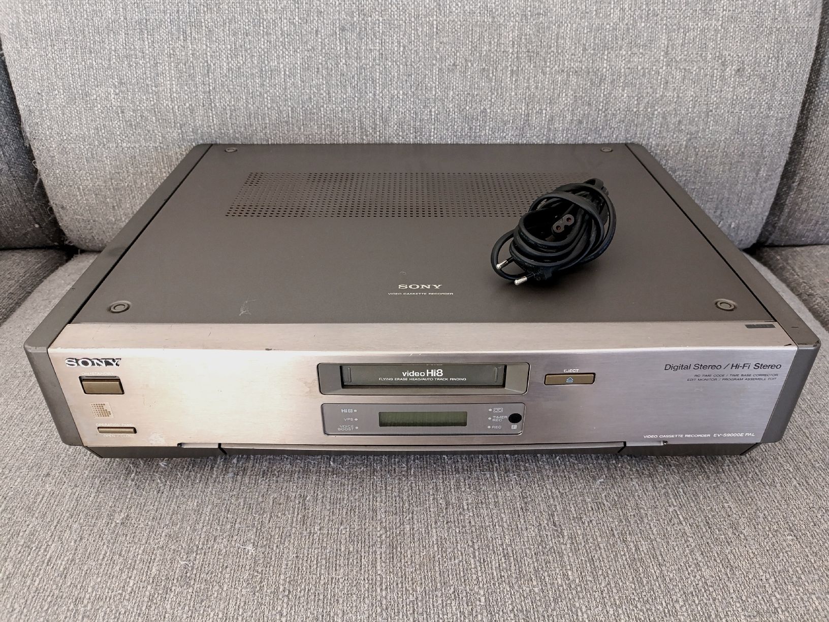 Sony Multimediaplayer & Streamer: Sony Hi8 Player EV-S9000E VC, defekt – Defekt aus Wil SG von  1