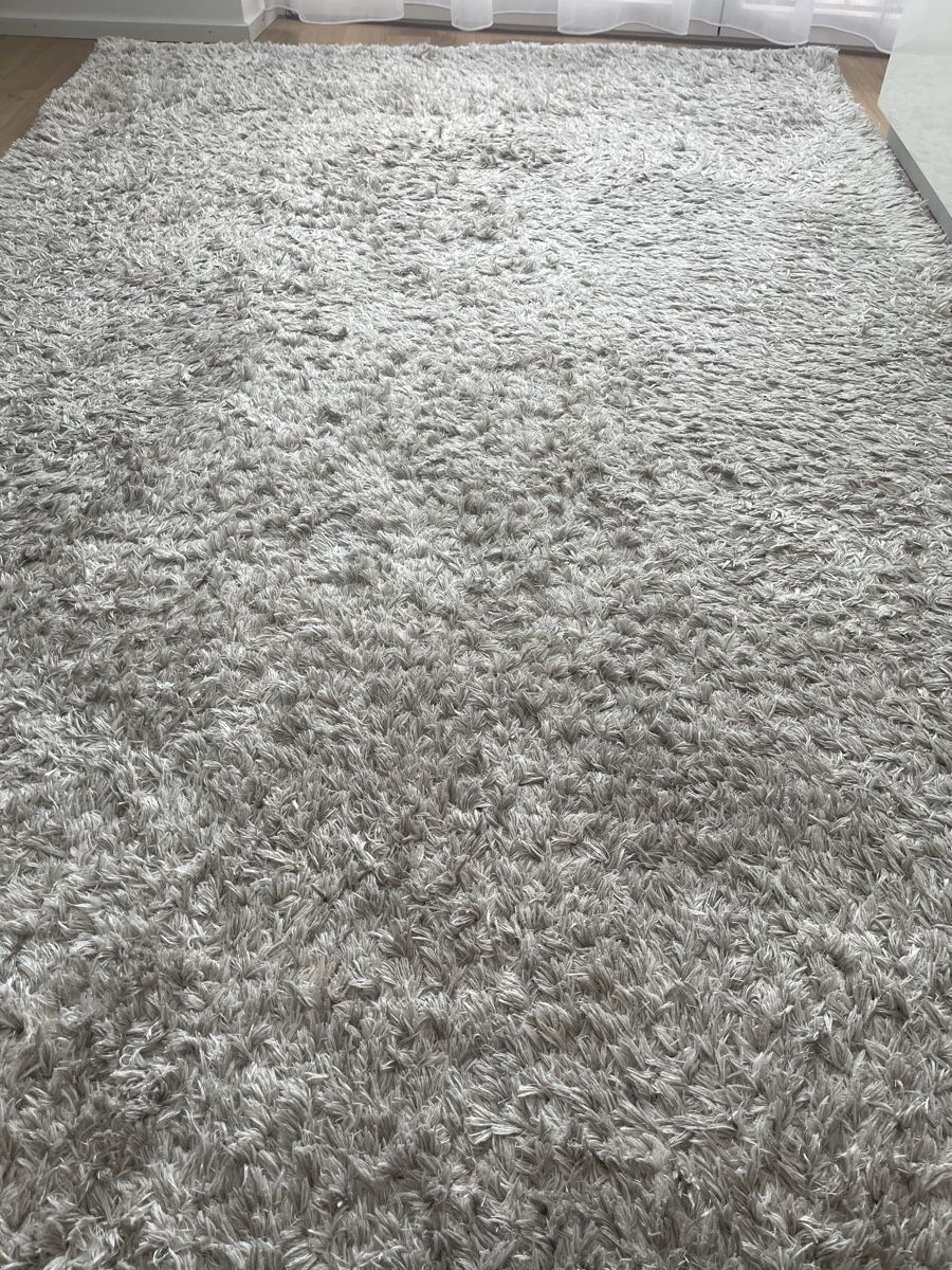 Tapis: Teppich, hellgrau, flauschig, super Zustand! – D'occasion à St.Gallen par space757