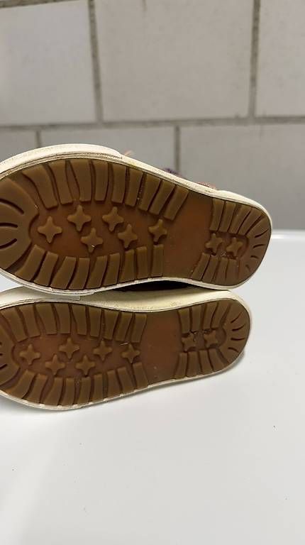 Scarpe per ragazze: KangaROOS Kinder-Sneaker / Halbschuhe  Grösse 25 – Usato da Düdingen venduto da Emphilly 3