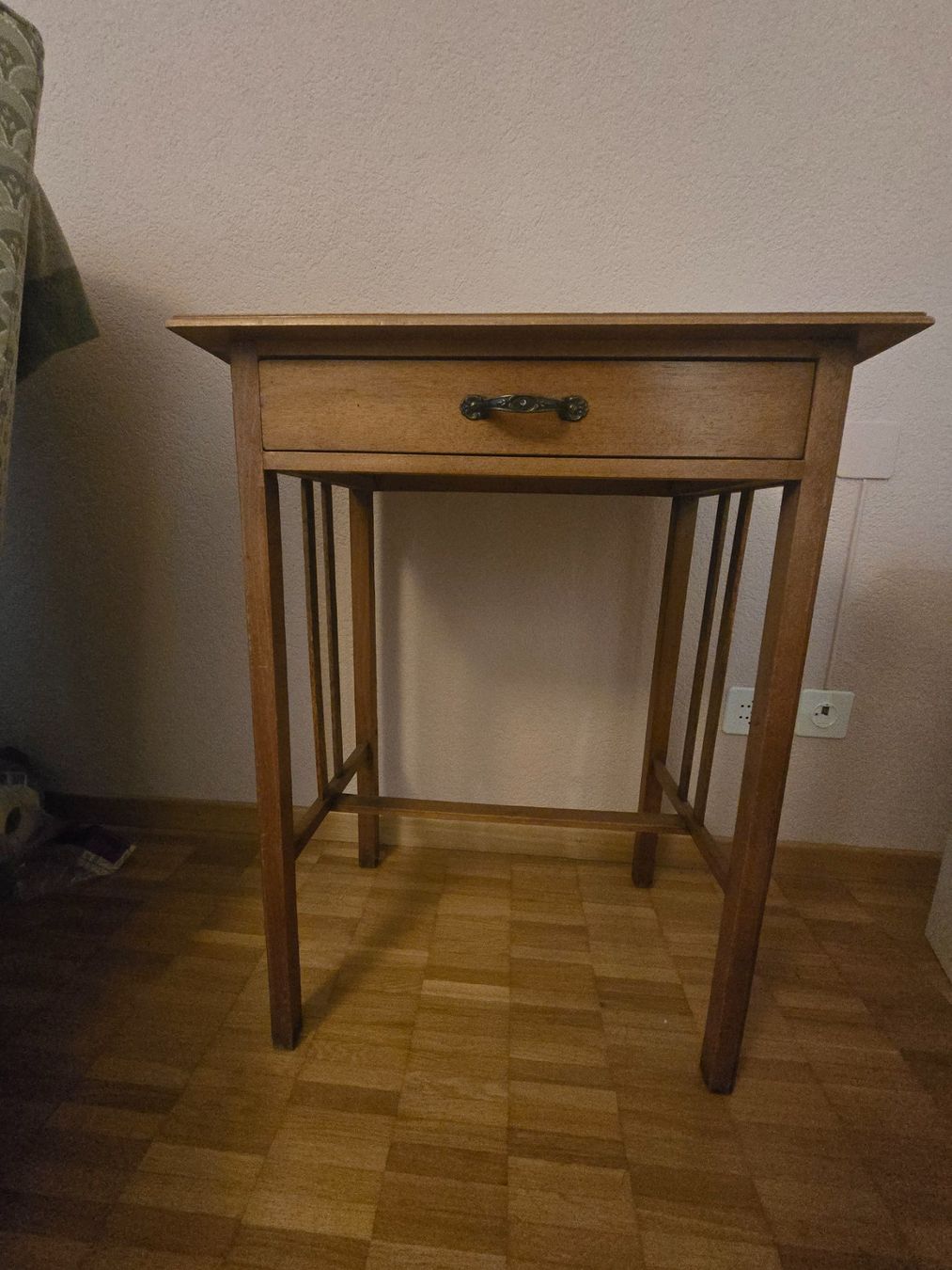 Tische: Nähtisch / Handarbeitstisch – Gebraucht aus Wettingen von Wilma2009