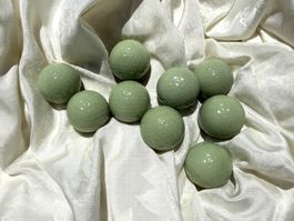 9 hellgrüne Golfbälle - NEU