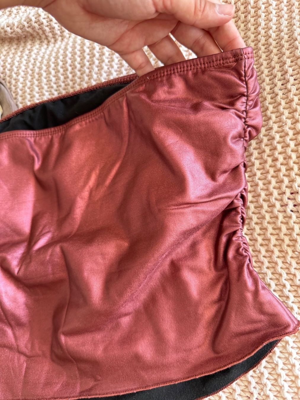 Top: Crop top bordeaux – Usato da Montreux venduto da iza_peche8 1