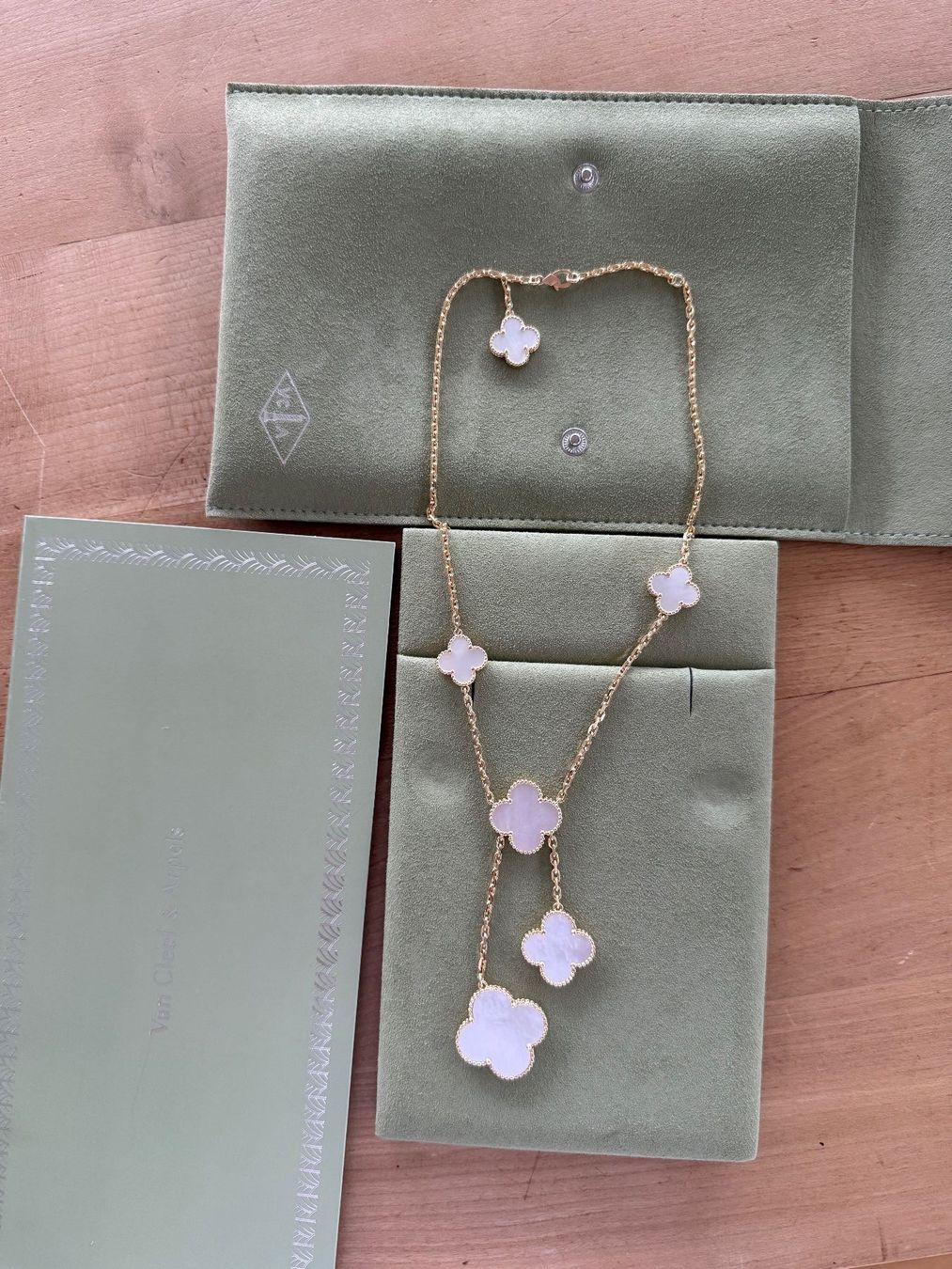Van Cleef Ketten: Van Cleef & Arpels Collier Magic Alhambra 6 Motive – Neu (gemäss Beschreibung) aus Reigoldswil von benja01 3