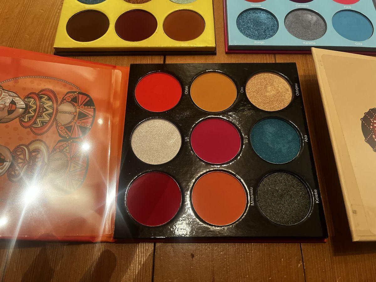 Make-up: Juvia's Place eyeshadow palettes Bundle 4 – Usato da Aarau venduto da kailing12 4