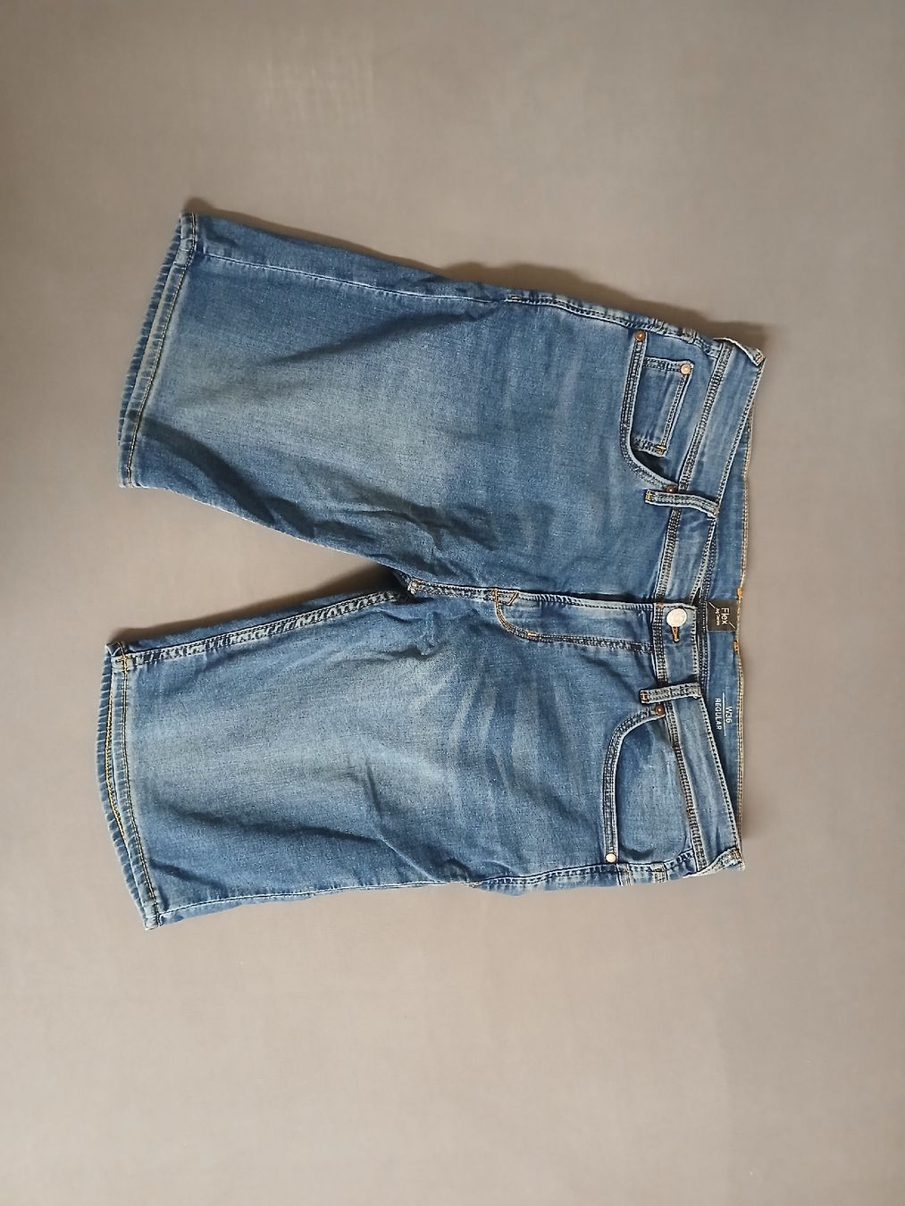 Jeans: C&A Jog Denim kurze Hose – Usato da Niederbipp venduto da nid_xjv9