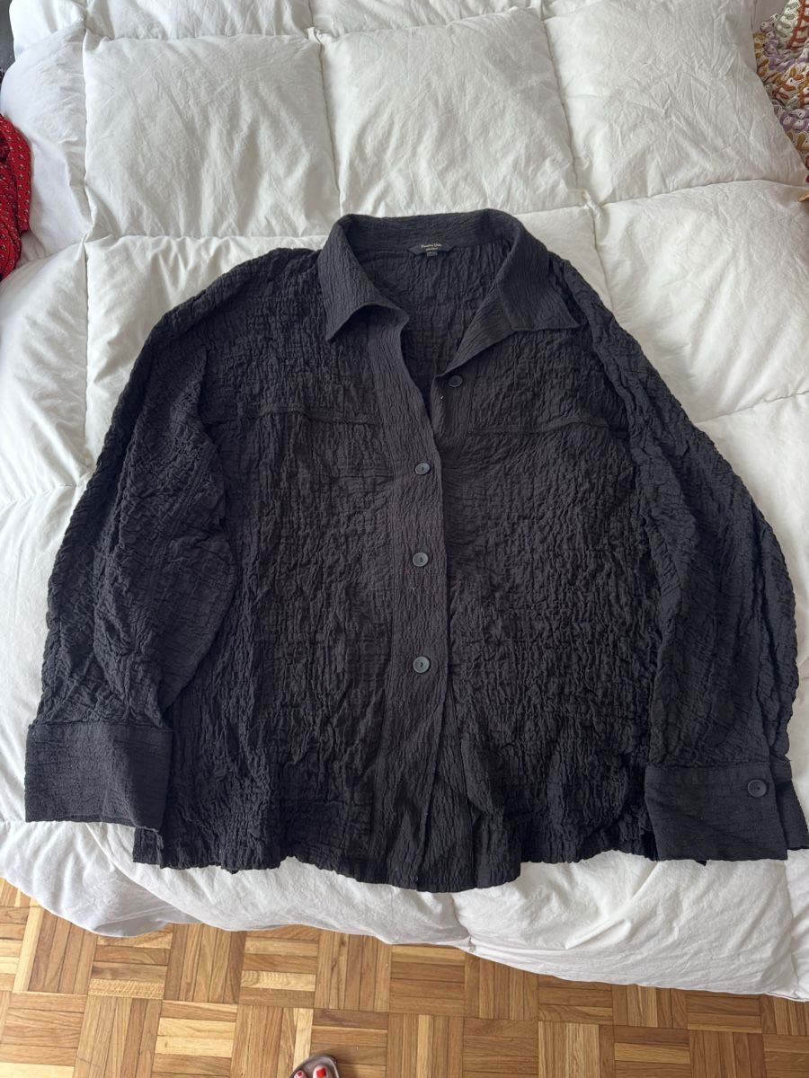 Massimo Dutti Blusen: Chemise Massimo Dutti noire texturée taille M/L, comme neuve – Gebraucht aus Genève von lejardindesvetements