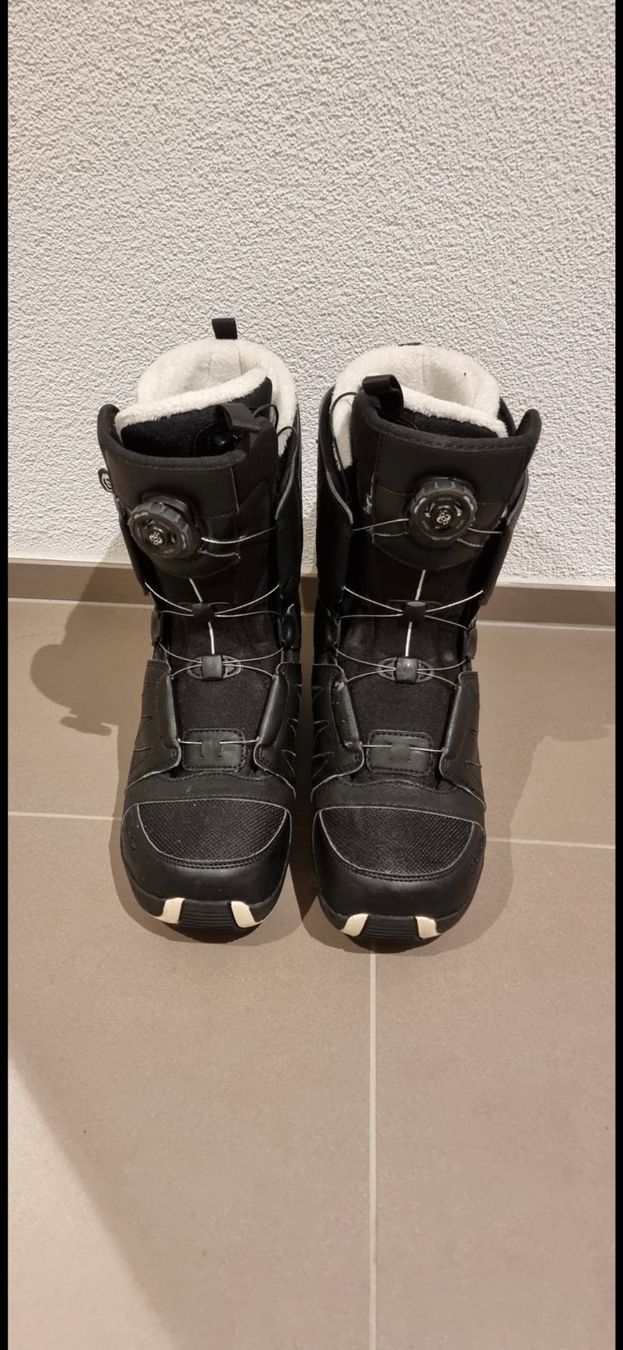 Salomon Boards: Snowboard Schuhe – Gebraucht aus Flüh von luc_s9vl