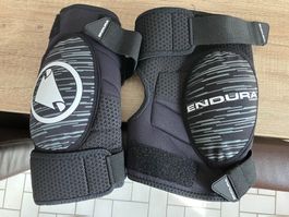 Endura Singletrack Knee Protektor  Grösse M/L, Neu!