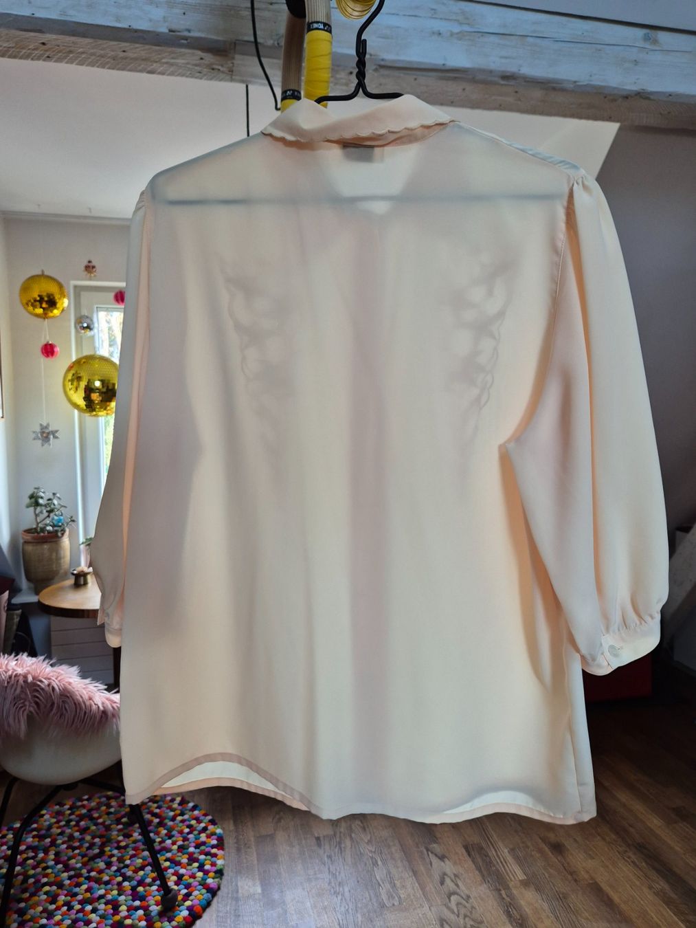 Camicette: Vintage embroided cream blouse – Usato da Zürich venduto da monadiederich 3