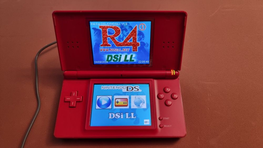 Nintendo DS Lite mit R4 Karte und "SD Karte !" guter Zustand Kaufen auf Ricardo