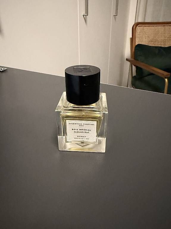 Profumi & Eau de Toilette: Essential Parfums Bois Impérial Extrait de Parfum, 90% – Usato da Sigriswil venduto da owlman