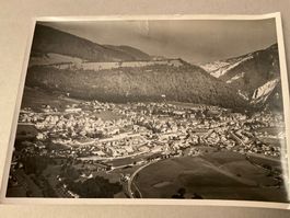 Moutier, Flugbild, Vorlage für Ansichtskarte 1950