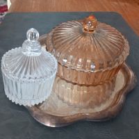 Zwei Glas Dosen mit Silber Plateau