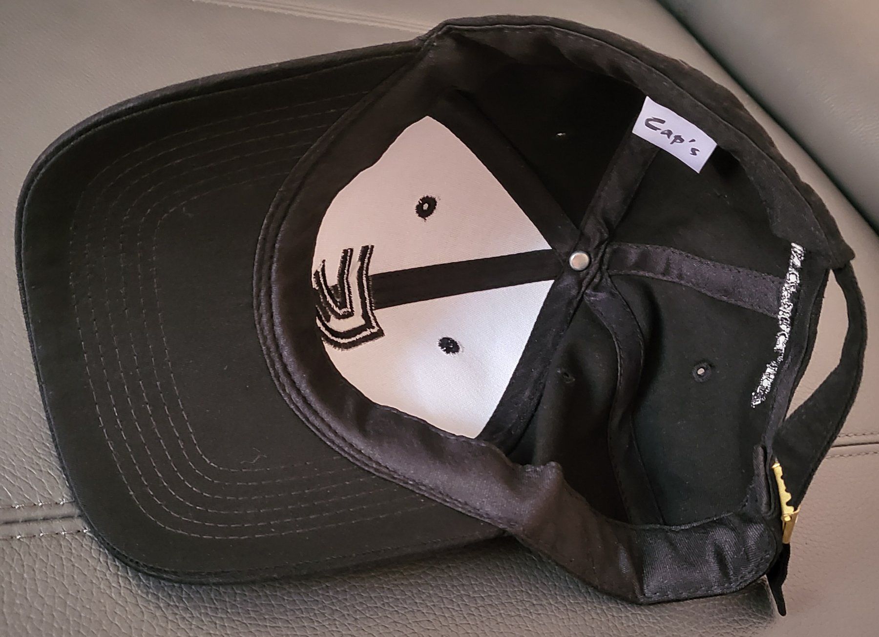 Copricapi, berretti & cappellini: Casquette de baseball Christophe Claret, neuve. – Usato da Neuchâtel venduto da wikit 2