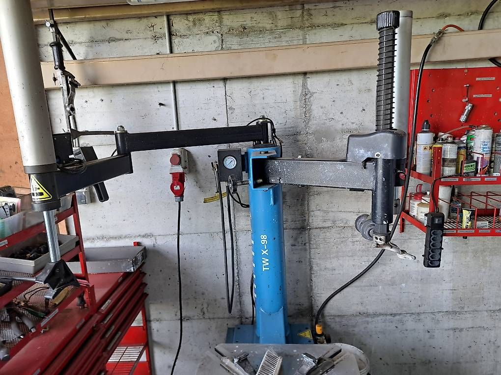 Twin Busch Tutte le macchine: Pneumontiermaschine – Usato da Bürglen TG venduto da Slange0 2
