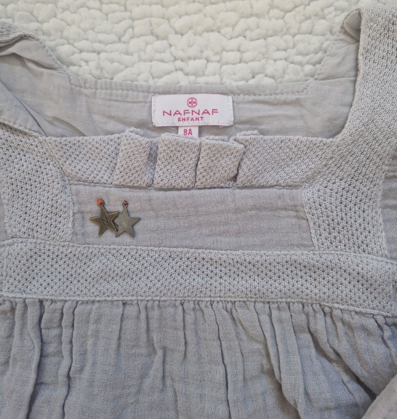 Nafnaf Camicette, T-shirt & Top: Naf Naf Enfant Bluse in Grau Gr. 8J – Usato da Muri b. Bern venduto da rol_xtf8 1