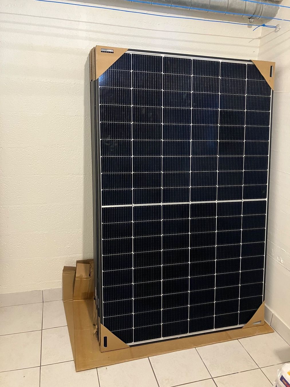 Dispositivi a energia solare: lot de 8 panneaux solaires neufs – Nuovo e nell'imballaggio originale da Cortaillod venduto da BoB1959