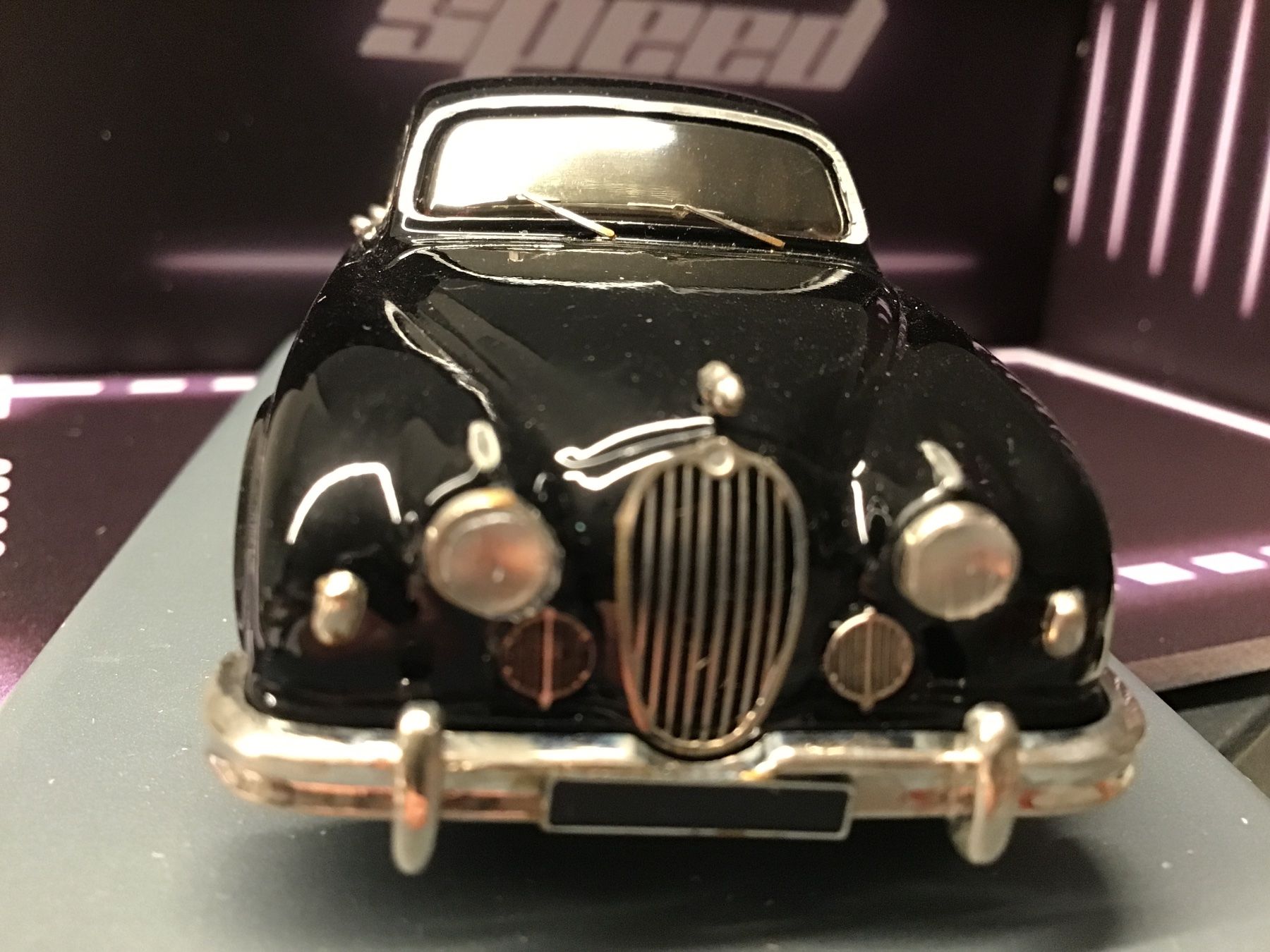 Jaguar Modellini d'auto: Schwarzer Jaguar Mark IX, Oldtimer Modellauto, neu 1:43 – Nuovo e nell'imballaggio originale da Männedorf venduto da Modellbau-wyss 1