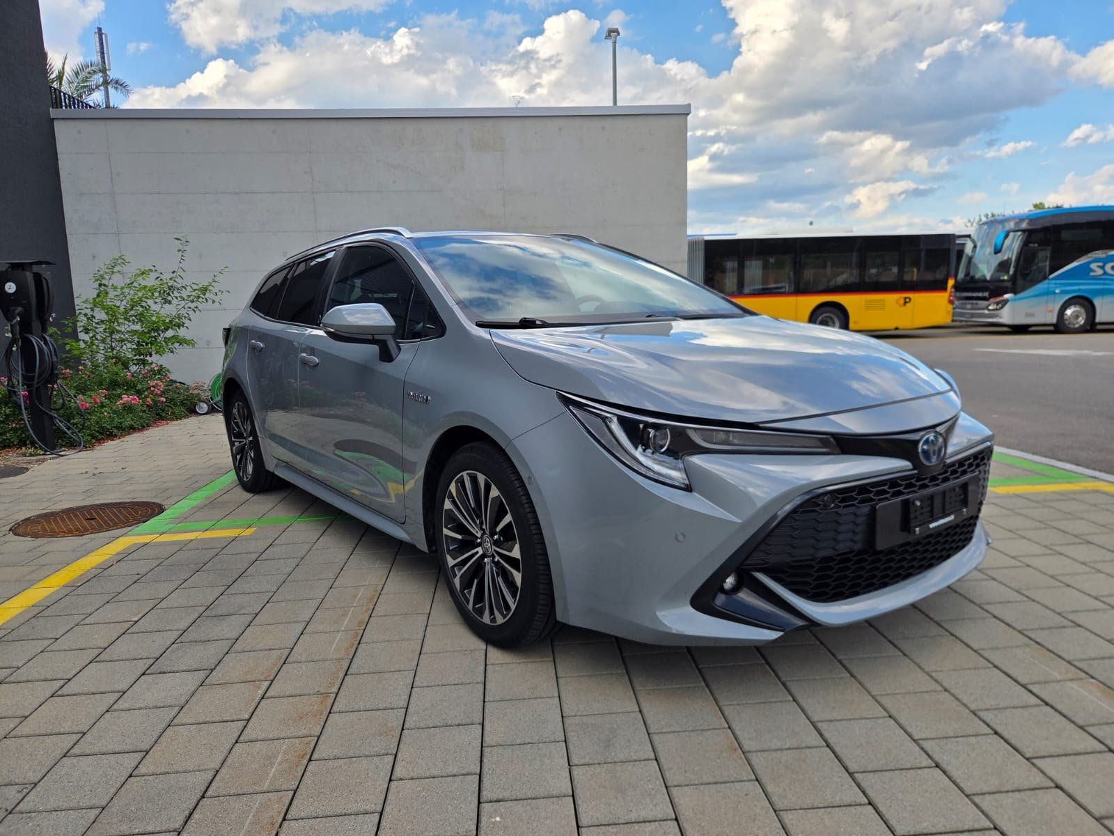 Toyota Autos: Toyota Corolla 2.0 Hybrid – D'occasion à Jona par Blackstorne 1