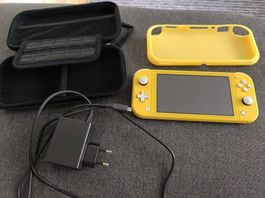 Console Nintendo Switch Lite jaune avec étui et chargeur