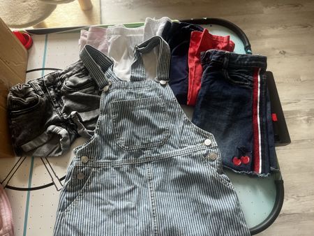 Tolles Mädchen Kleiderpaket für den Sommer, Grösse 122/128