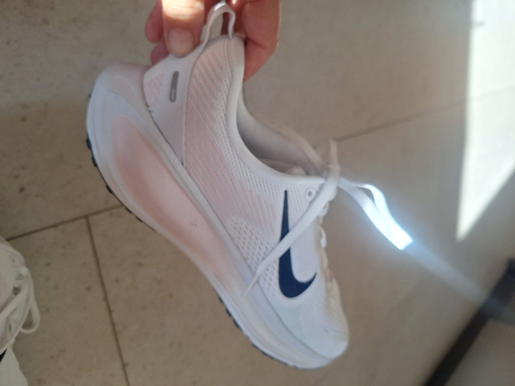 Nike Chaussures femmes: Nike Vomero 18, Gr. 39 – D'occasion à Adelboden par Lenaa84 3