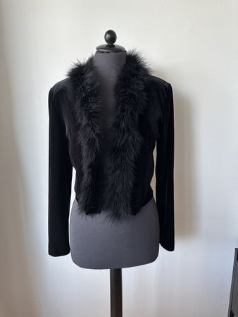 Bolerojacke schwarz Grösse 38 mit Federbesatz
