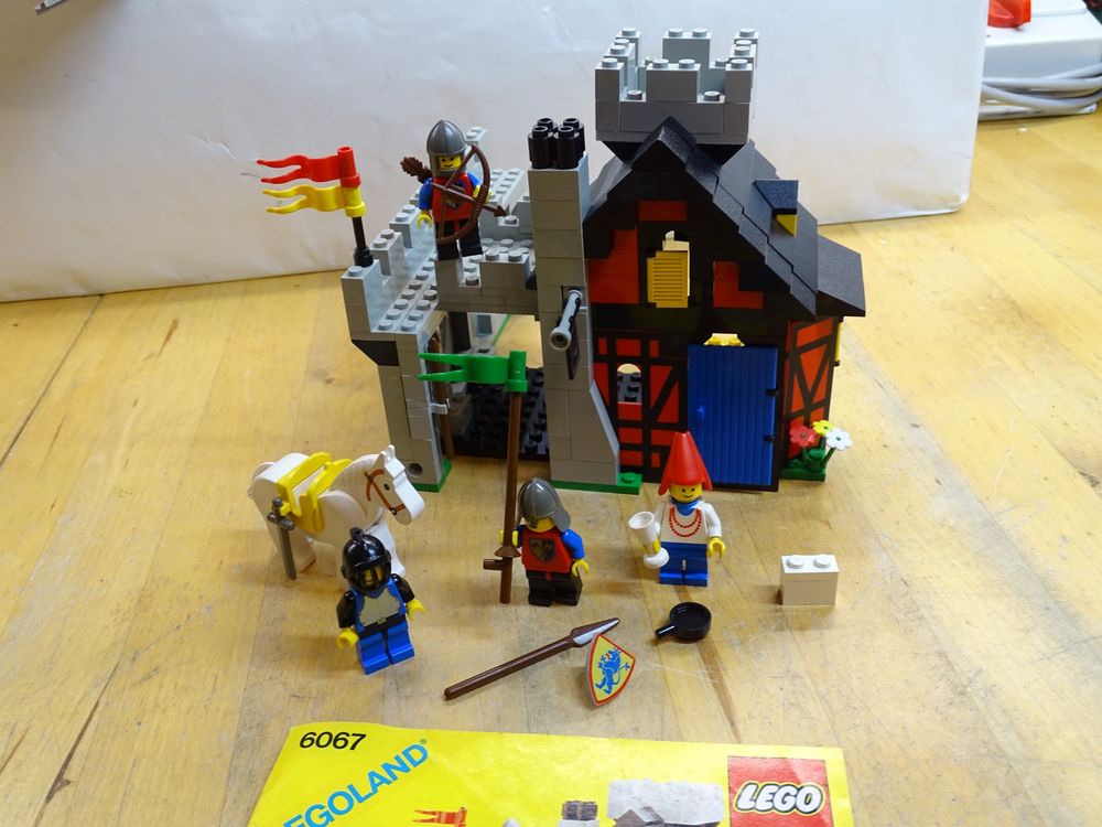Lego 6067 Ritter Guarded Inn, Komplett mit Bauanleitung (Gebraucht) in ...
