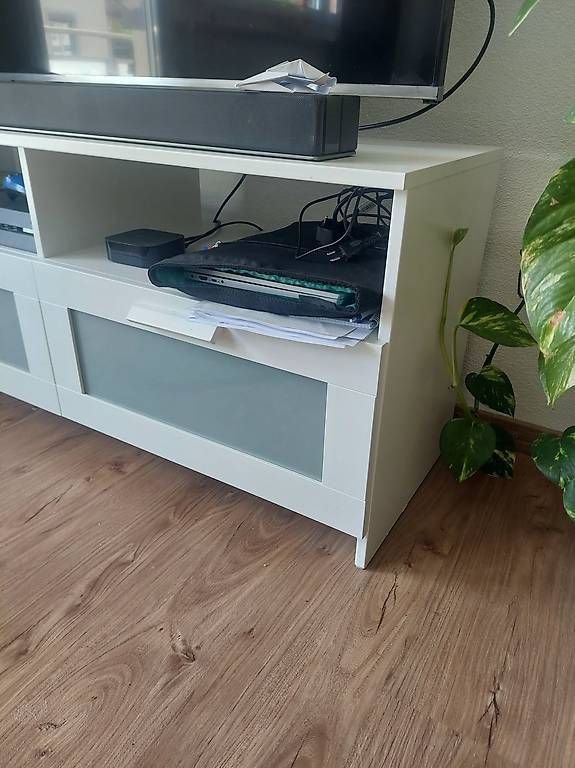 Ikea Mobili TV: Fernsehmöbel – Usato da St. Gallen venduto da ruetzliguetzli77 1