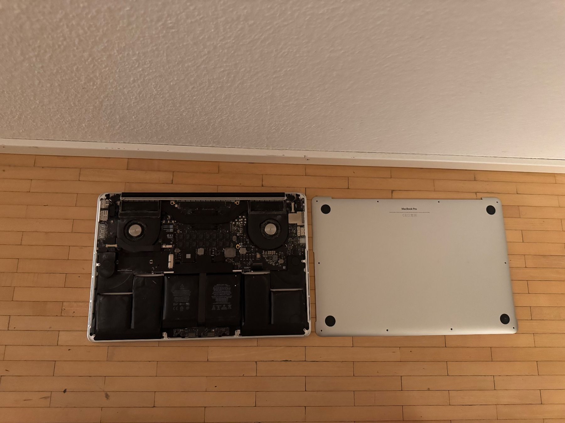 Apple Notebooks: MacBook Pro 15 Zoll – Defekt aus Adliswil von Busys 2