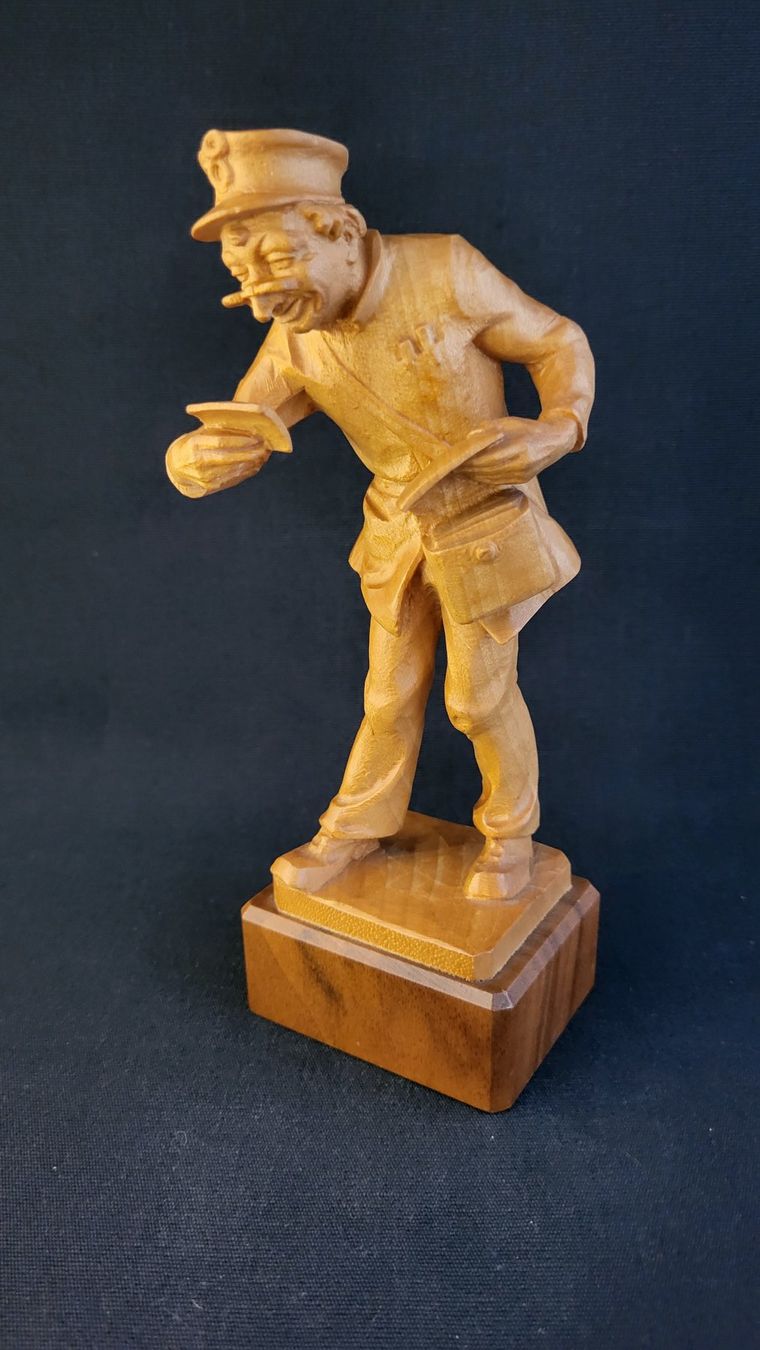 Statuette: Holz-Schnitzerei Postbote – Usato da Basel venduto da spinne02
