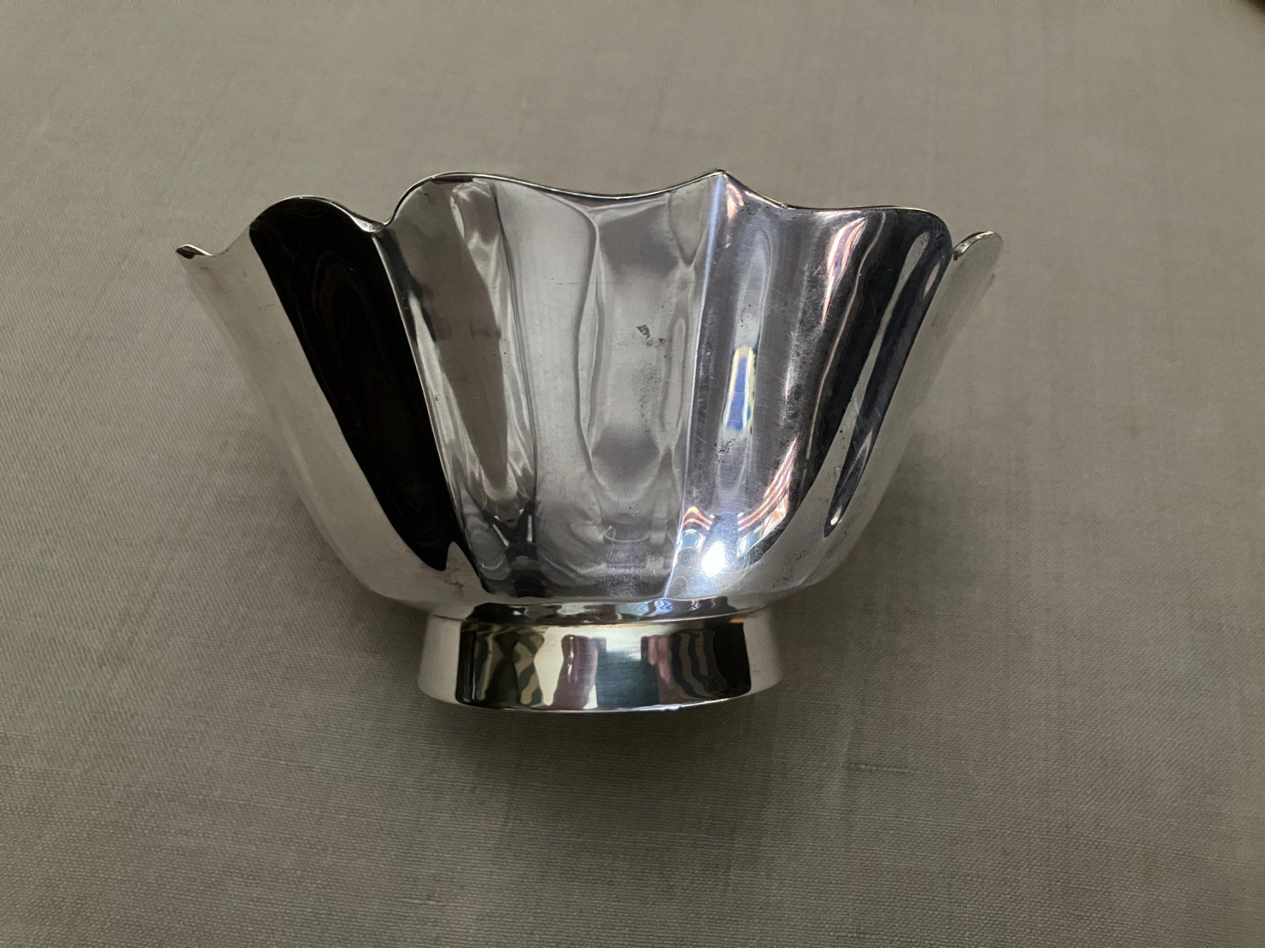 Schalen: Versilberte Messing-Schale in Lotus-Form – Gebraucht aus Zürich von Byron 1