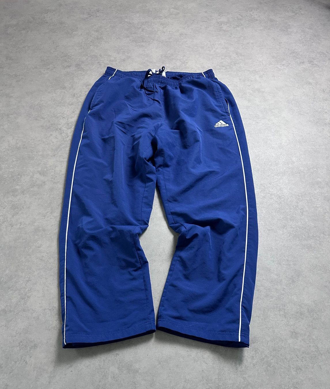 Jeans: Adidas Hose Grösse XL – Usato da Wolfhalden venduto da GodzillaArchive