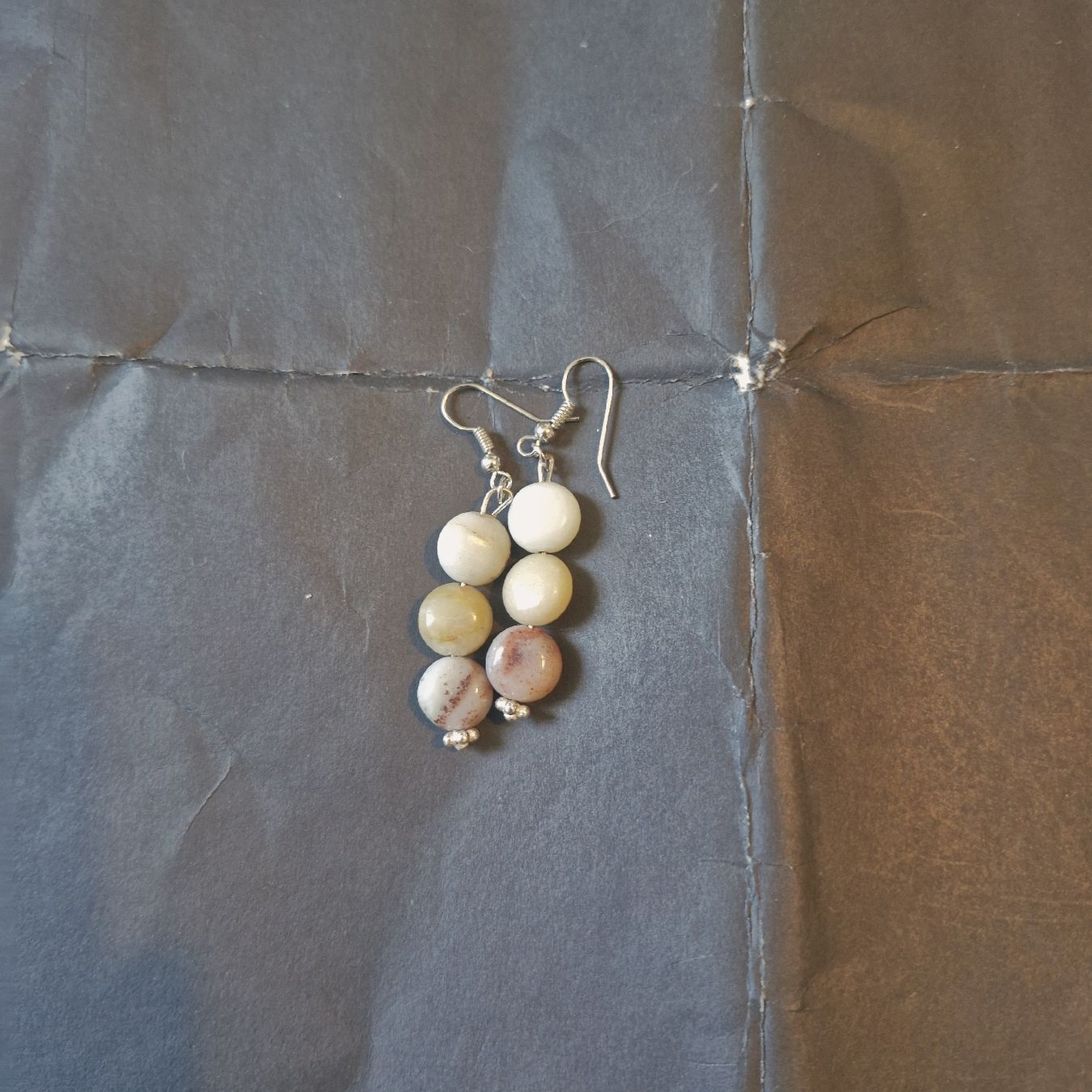 Orecchini pendenti & Orecchini a lobo: white beaded earrings – Usato da Neuchâtel venduto da yas_zdb7