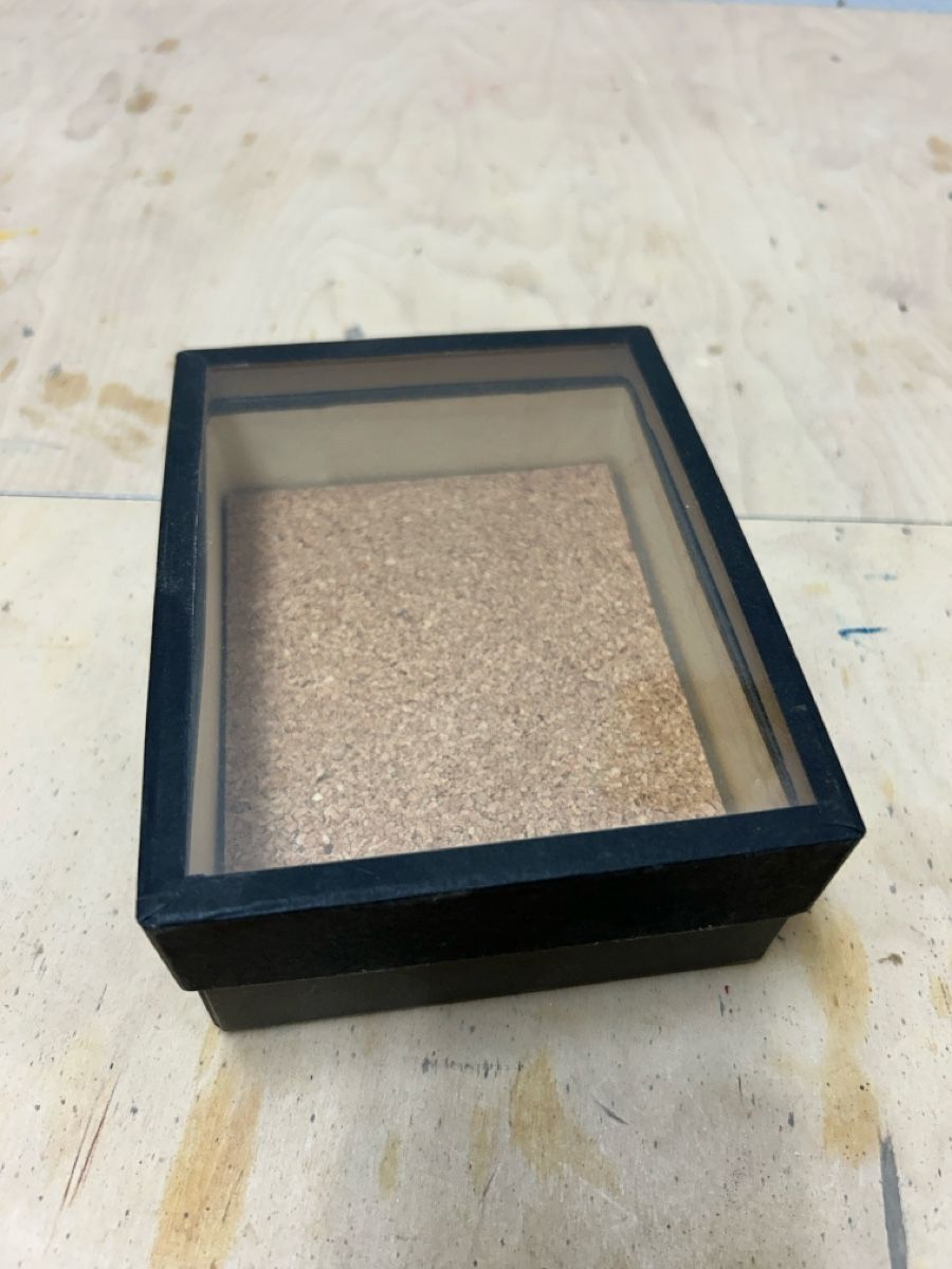 Vetrine: Vitrinenbox mit Korkboden, Glasdeckel – Usato da Uster venduto da Stromboli7