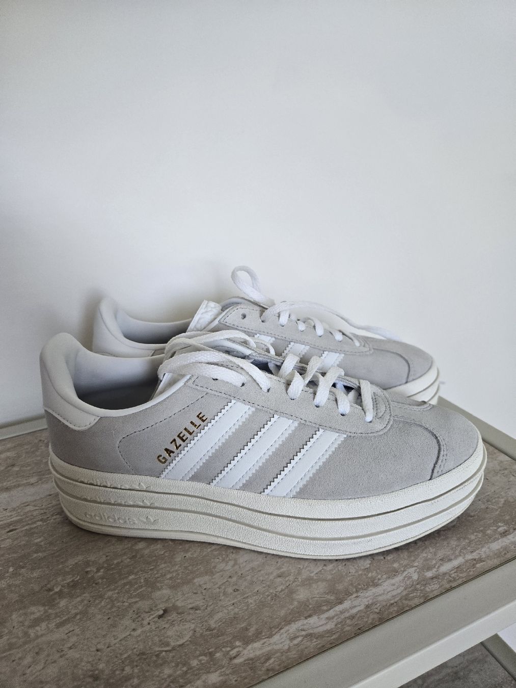 Adidas Chaussures femmes: adidas gazelle 37 1/3 – Neuf (Voir description) à Plan les ouates par deb_v989