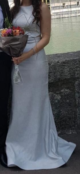 Kleider: Weisses Kleid/Stoff mit dezentem Glitzer – Gebraucht aus Derendingen von edl_8hyw