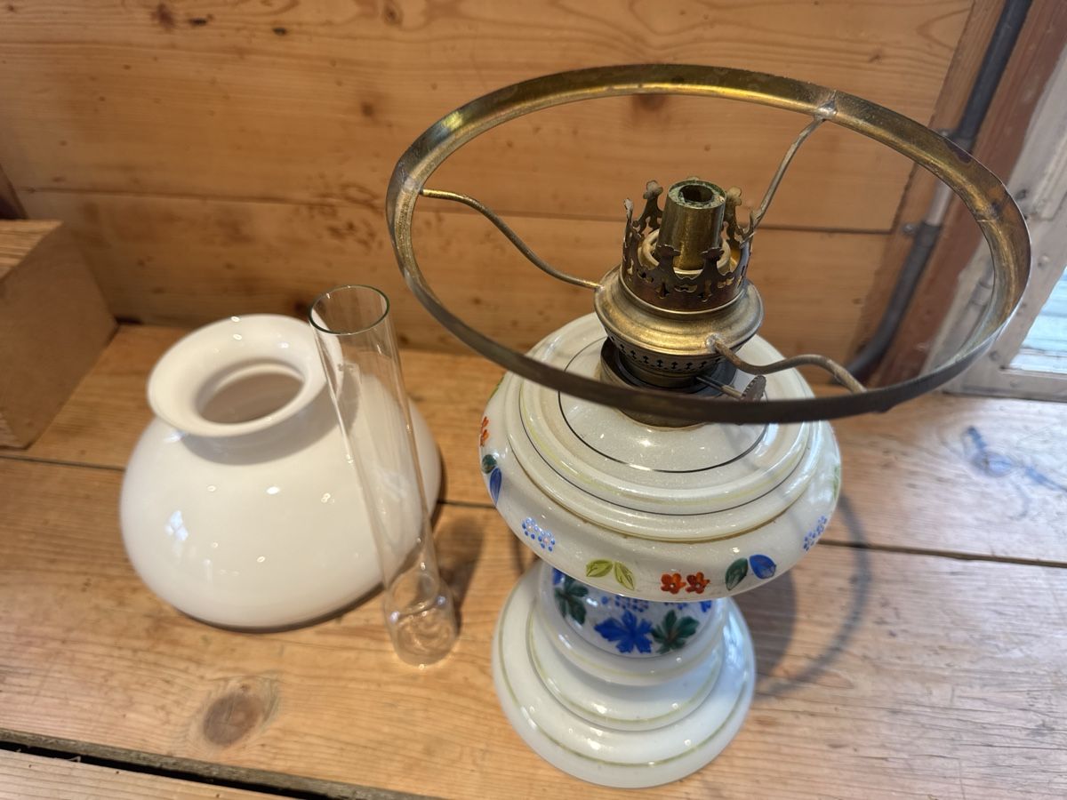 Tutte le decorazioni: Antike Petroleumlampe Glas mit Blumenmuster – Usato da Unterwasser venduto da Kaiser1652 2