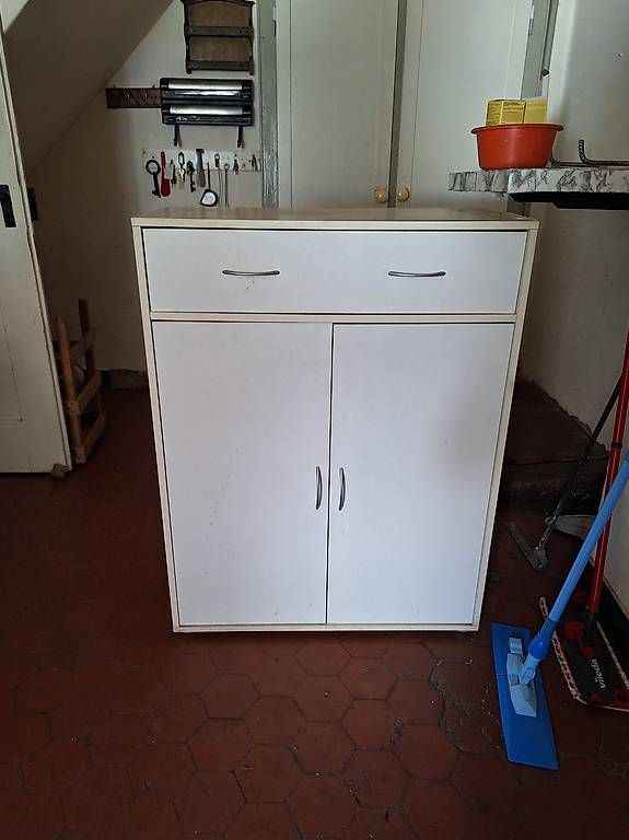 Armadi: Schrank 2üren 1.Schublade – Usato da Kaisten venduto da Naef3 1