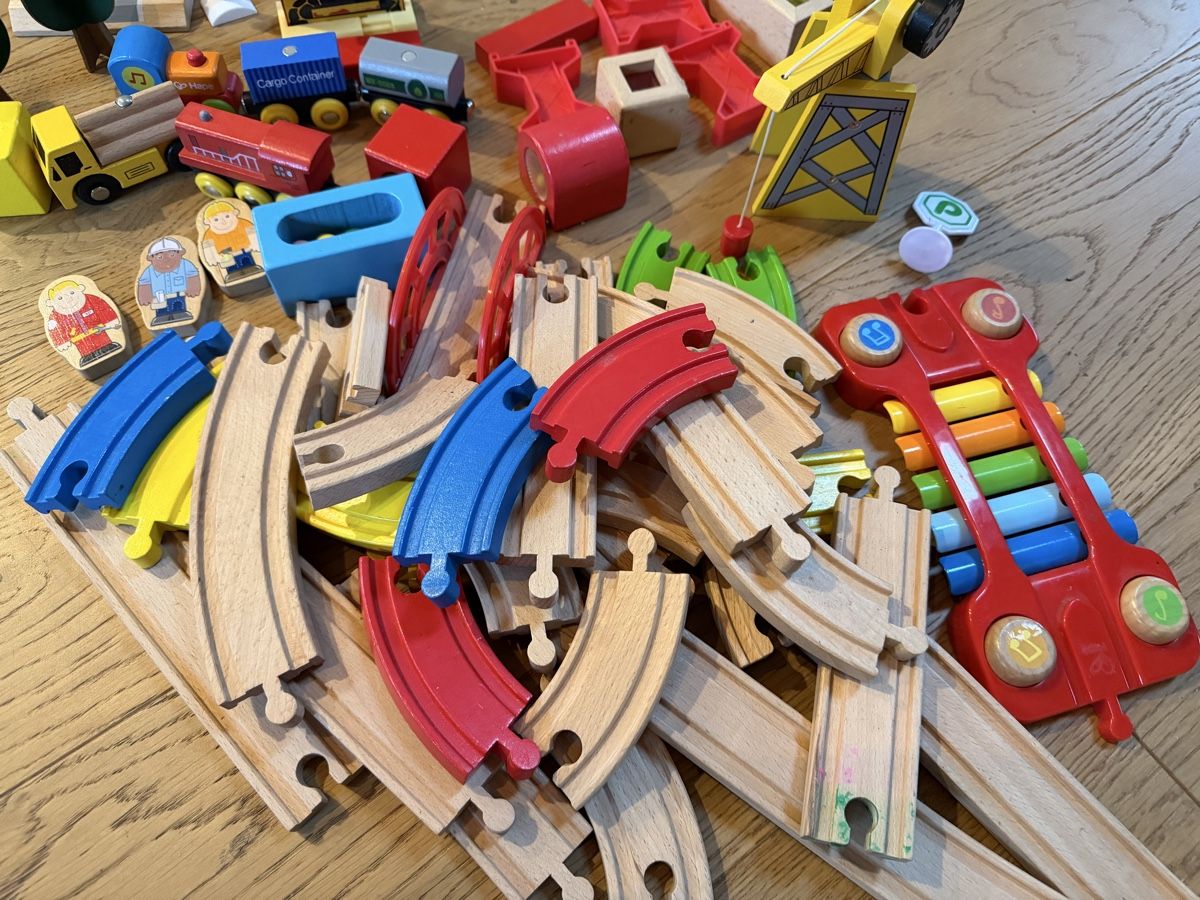 Jouets: Holzeisenbahn – D'occasion à Moosseedorf par chaschu