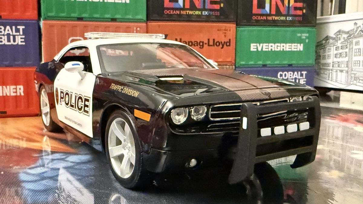 Dodge Voitures modèles: Polizeiauto Dodge Challenger  1:18 – Neuf (Voir description) à Basel par Zomeg 5