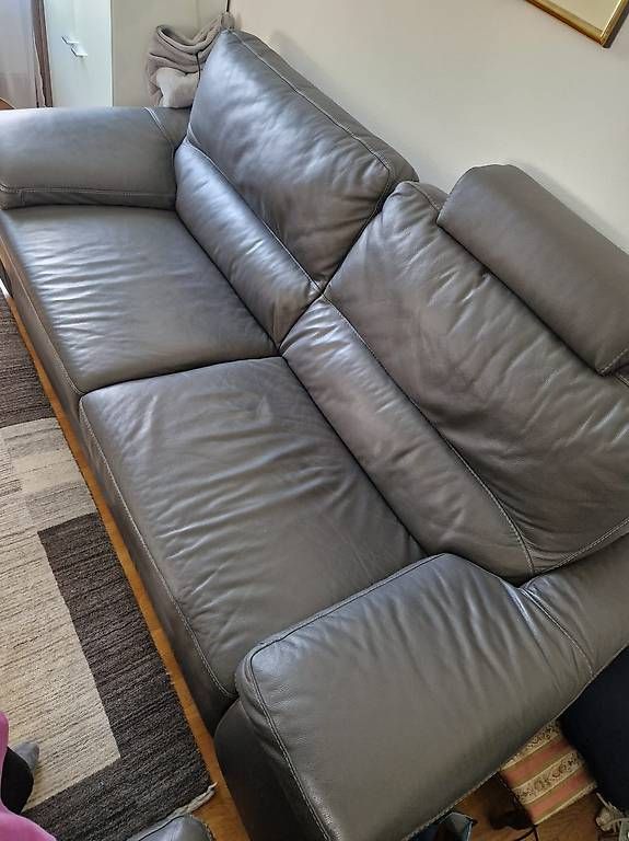 Sofas: Schubiger Ledersofa – Gebraucht aus Zürich von JESSOK