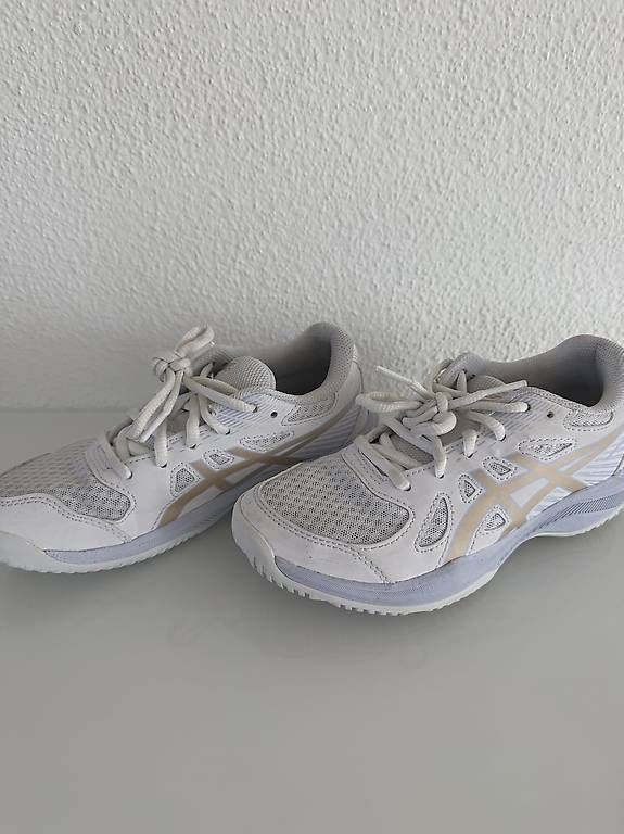 Scarpe per ragazze: Asics Turnschuhe weiss / Gr 35 – Usato da Altendorf venduto da Elite-S 1
