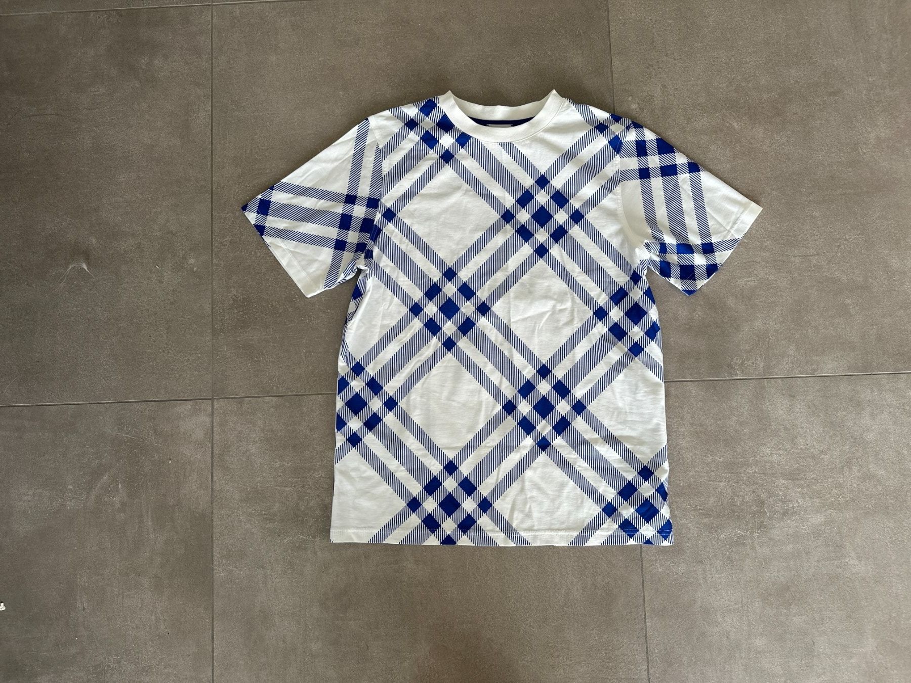 Burberry Blusen, T-Shirts & Tops: New t-shirt Burberry – Neu und originalverpackt aus Lugano von juledo
