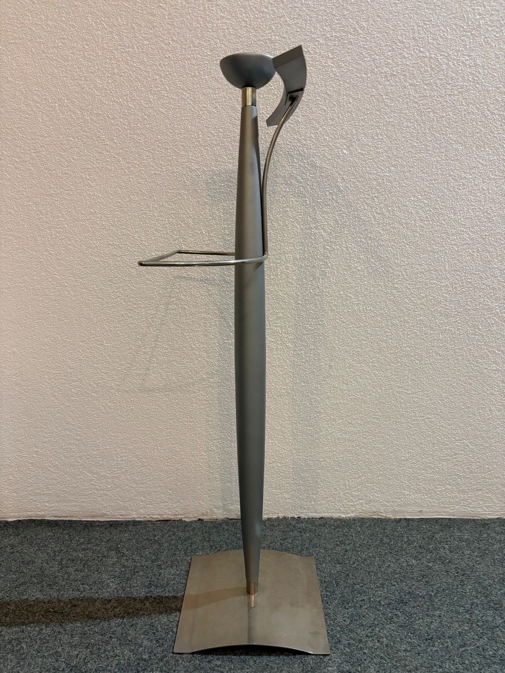 Porte manteau: Herrendiener – D'occasion à Bichelsee par Noegg0 1